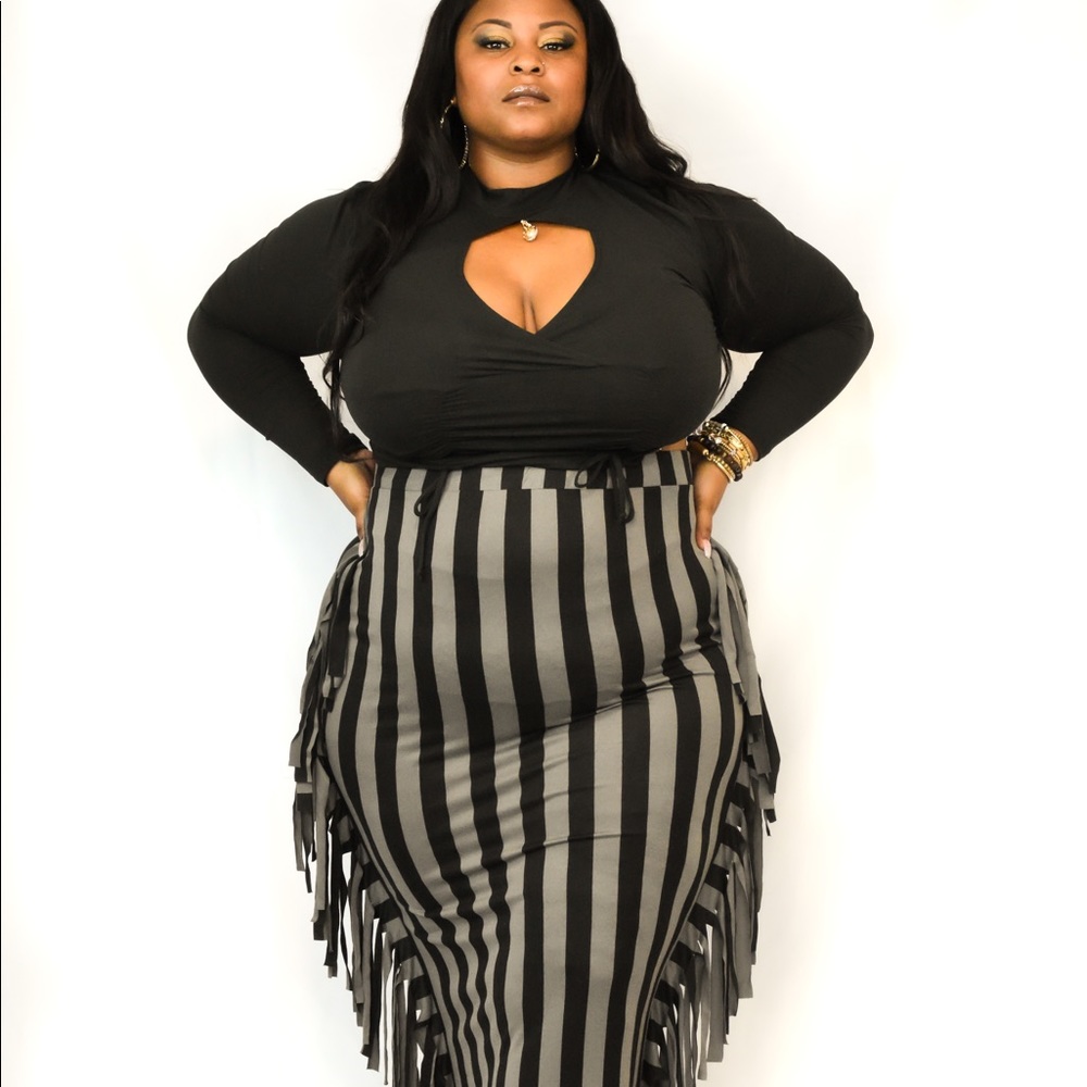 NWT Womens Shake it Off Maxi Skirt Black & Gray Striped Fringed Long Boho